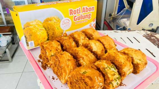 Roti Abon Gulung Zaytun Bakery dalam kotak kemasan